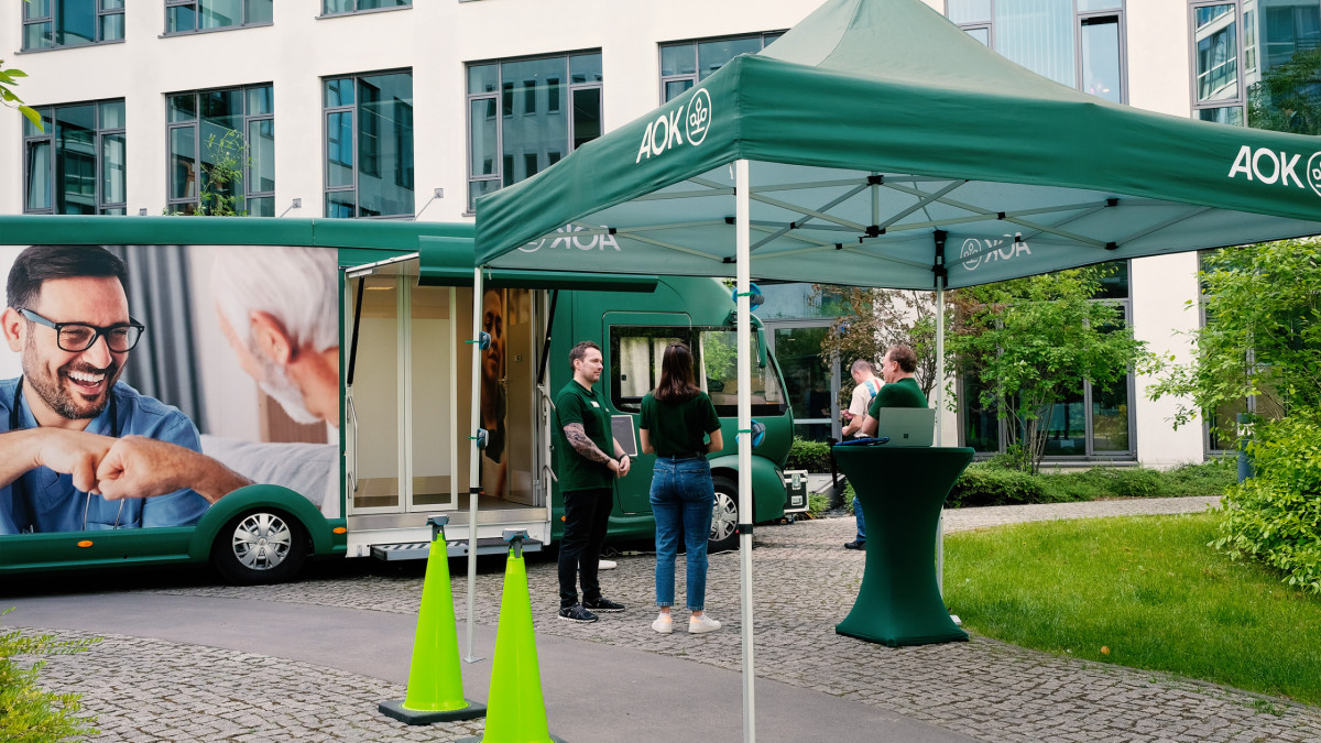 AOK-Gesundheitsmobil_People_Outdoor